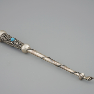 Un yad en argent incrusté de turquoise, Russie, daté 1823