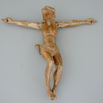 Un grand Christ en bois sculpté, France ou Allemagne, 15/16ème