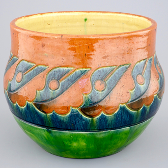Un cache-pot art nouveau en poterie flamande, début du 20ème