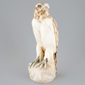 Un modèle d'un aigle en marbre sculpté, 1ère moitié du 20ème