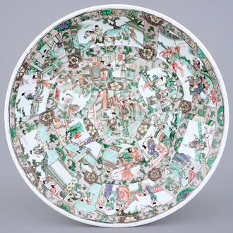 Un grand plat en porcelaine de Chine famille verte, Kangxi