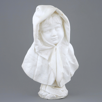 S. Bianchi, een witte marmeren buste getiteld 'Son L’orfanella'