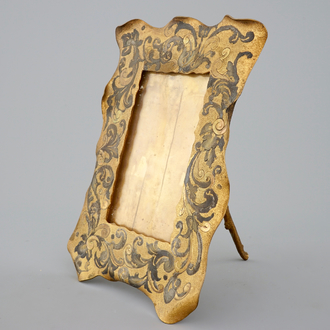 A fine gilt and engraved brass Art Nouveau photo frame, early 20th C.