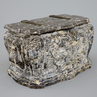 A French marble storage box with cover, 17/18th C.