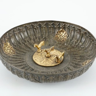Een gelobde verguld zilveren kom uit een badhuis, Ottomaans Turkije, 17/18e eeuw