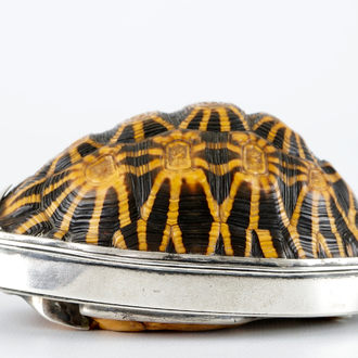 A silver-mounted tortoise shell box, 19th C.