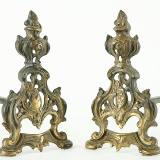 Une paire de chenets en bronze, 19ème