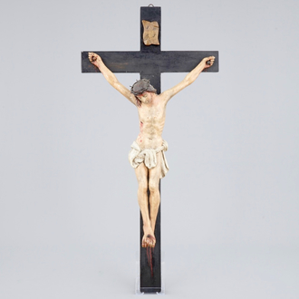 Un grand Christ polychrome en bois sculpté, Europe du Sud, 18ème