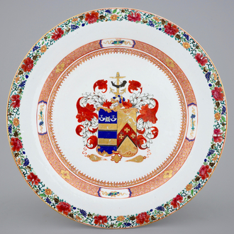 Un plat armoirié de Mertins et Peck en porcelaine de Chine pour le marché anglais, Yongzheng, 1723-1735
