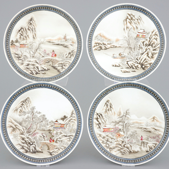 Un lot de 4 assiettes en porcelaine de Chine aux paysages hivernales, 20ème