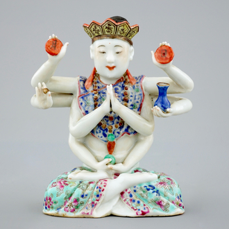 Une figure d'Avalokitesvara en porcelaine de Chine famille rose, 19ème