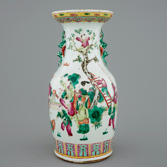 Een Chinese famille rose vaas, 19e eeuw