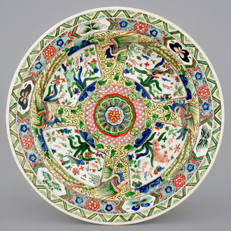 Un grand plat en porcelaine de style famille verte, Samson, Paris, fin du 19ème