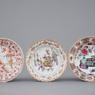 Un lot de 3 belles assiettes en porcelaine de Chine d'époques Kangxi, Yongzheng et Qianlong, 18ème