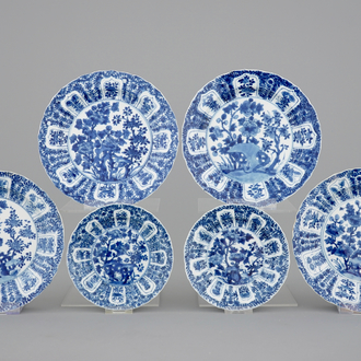 Un lot de 6 assiettes en porcelaine de Chine bleu et blanc aux décors florales, Kangxi, 18ème