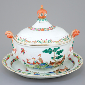 Une terrine et son couvercle sur présentoir en porcelaine de Chine famille rose export, Qianlong, 18ème