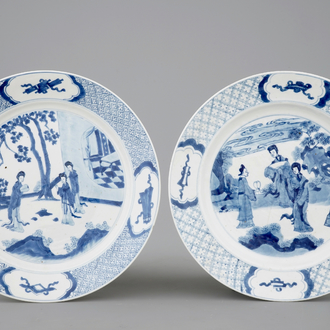 Deux assiettes en porcelaine de Chine bleu et blanc, marque de Chenghua, époque Kangxi