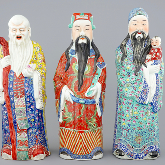 Un ensemble de 3 figures d'immortels en porcelaine de Chine famille rose, 19ème