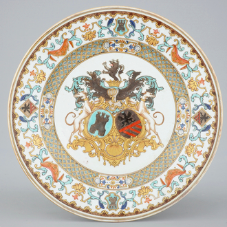 Une assiette armoiriée de Bistrate et Poli en porcelaine de Chine pour le marché belge, Qianlong, vers 1736