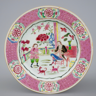 Een Chinees famille rose bord met decor van Europeanen, Yongzheng (1723-1735)