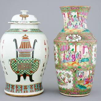 Un vase et son couvercle en porcelaine de Chine famille rose et un autre en Canton rose, 19ème