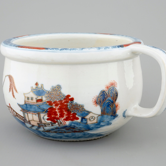 Un pot de chambre en porcelaine de Chine de style Imari, Qianlong, 18ème