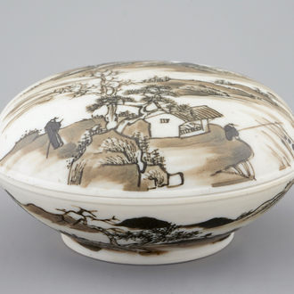 A round Chinese biscuit seal wax box and cover, Kangxi