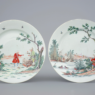 Une paire d'assiettes en porcelaine de Chine surdécorée en Hollande au sujet de la chasse aux canards, 18ème