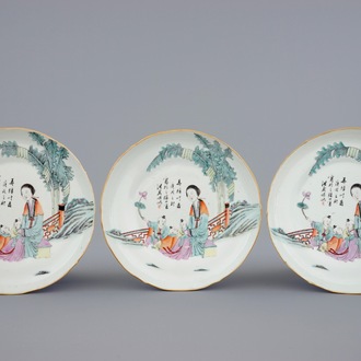 Een set van drie Chinese qianjiang cai borden, 19/20e eeuw