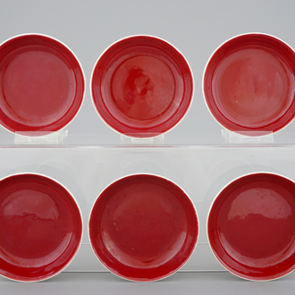 Een set van 6 Chinese monochrome rode bordjes, 19/20e eeuw