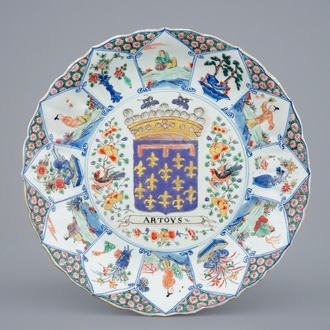 Un plat en porcelaine de Chine famille verte aux armes d'Artoys, Kangxi/Yongzheng, ca. 1720