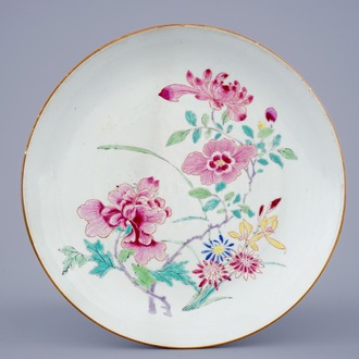 A Chinese famille rose plate with floral design, Yongzheng, 1723-1735