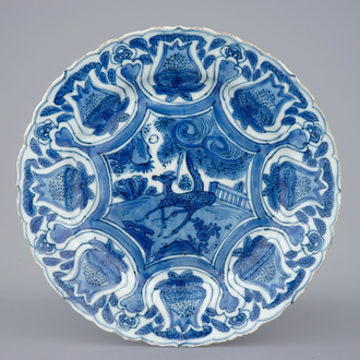Une assiette au cerf en porcelaine de Chine bleu et blanc de type Kraak, Wanli, 1573-1619