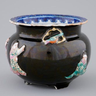 A Chinese famille rose on black-ground moulded censer, 19/20th C.