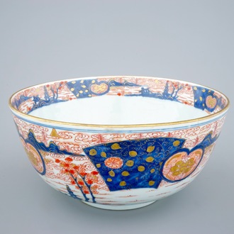 Un grand bol à punch en porcelaine de Chine de style Imari, Kangxi
