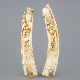 Une grande paire de figures en ivoire incrusté, Chine, 19ème