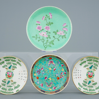 Un lot de 4 assiettes en porcelaine de Chine famille rose, 19ème