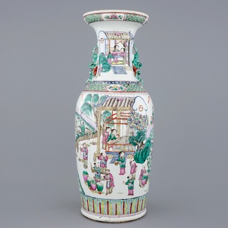 Un grand vase en porcelaine de Chine famille rose à décor de la production de soie, 19ème
