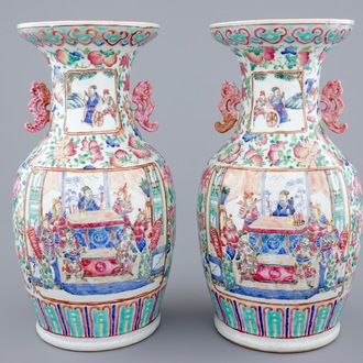 Une grande paire de vases en porcelaine de Chine famille rose aux guerriers, 19ème