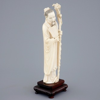 Une figure de Zhongli Quan en ivoire sur socle sculpté, Chine, fin du 19ème