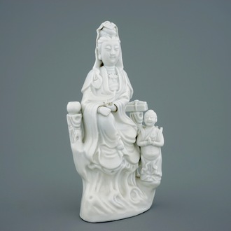 A Chinese Dehua blanc de Chine model of Guanyin with child, 18/19th C.