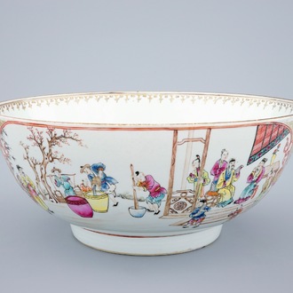Un grand bol en porcelaine de Chine famille rose à décor mandarin, Qianlong, 18ème