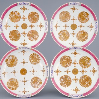 Un lot de 4 plats en porcelaine de Chine famille rose, Qianlong, 18ème