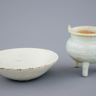 Un brûle-parfum et un bol aux phoenix en porcelaine de Chine qingbai, Dynastie Song ou Yuan, 10-14ème