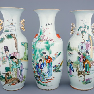 A set of 3 large Chinese famille rose vases, 19/20th C.