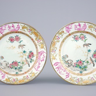Une paire d'assiettes en porcelaine de Chine famille rose aux oiseaux parmis fleurs, Yongzheng, 1723 - 1735