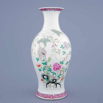 A fine Chinese famille rose vase with floral design, 19/20th C.