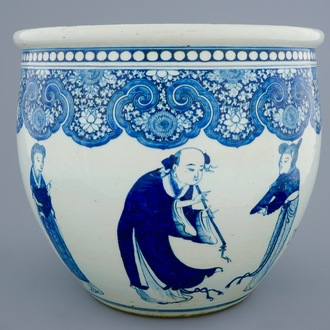 Un aquarium en porcelaine de Chine bleu et blanc à décor de personnages, 19ème