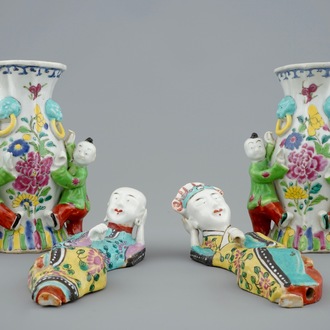 Deux paires de vases d'applique en porcelaine de Chine famille rose, Qianlong, 18ème