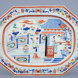 Un très grand plat octagonal en porcelaine de Chine famille rose, Yongzheng, 1723-1735